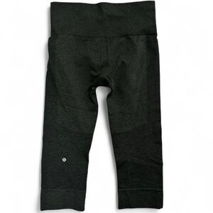 Lululemon Women’s Seamless Cropped Ribbed Leggings Olive Green Size 4